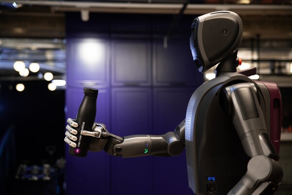 Mentee Robotics的使命是將機器人本體、感知系統(tǒng)與AI深度融合，打造具備類人靈巧操作能力與感知能力的人形機器人，并可通過自然的人機交互方式進行個性化定制，靈活適配不同環(huán)境與任務需求。