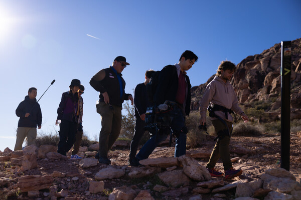 極殼科技 Hypershell 亮相 CES 2026：從技術(shù)概念走向科技普惠，定義消費(fèi)級(jí)外骨骼新標(biāo)桿