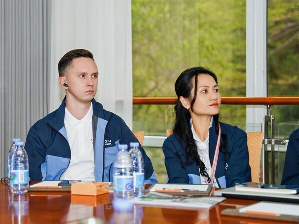 大行集團(tuán)顧問溫頌盈老師(右)